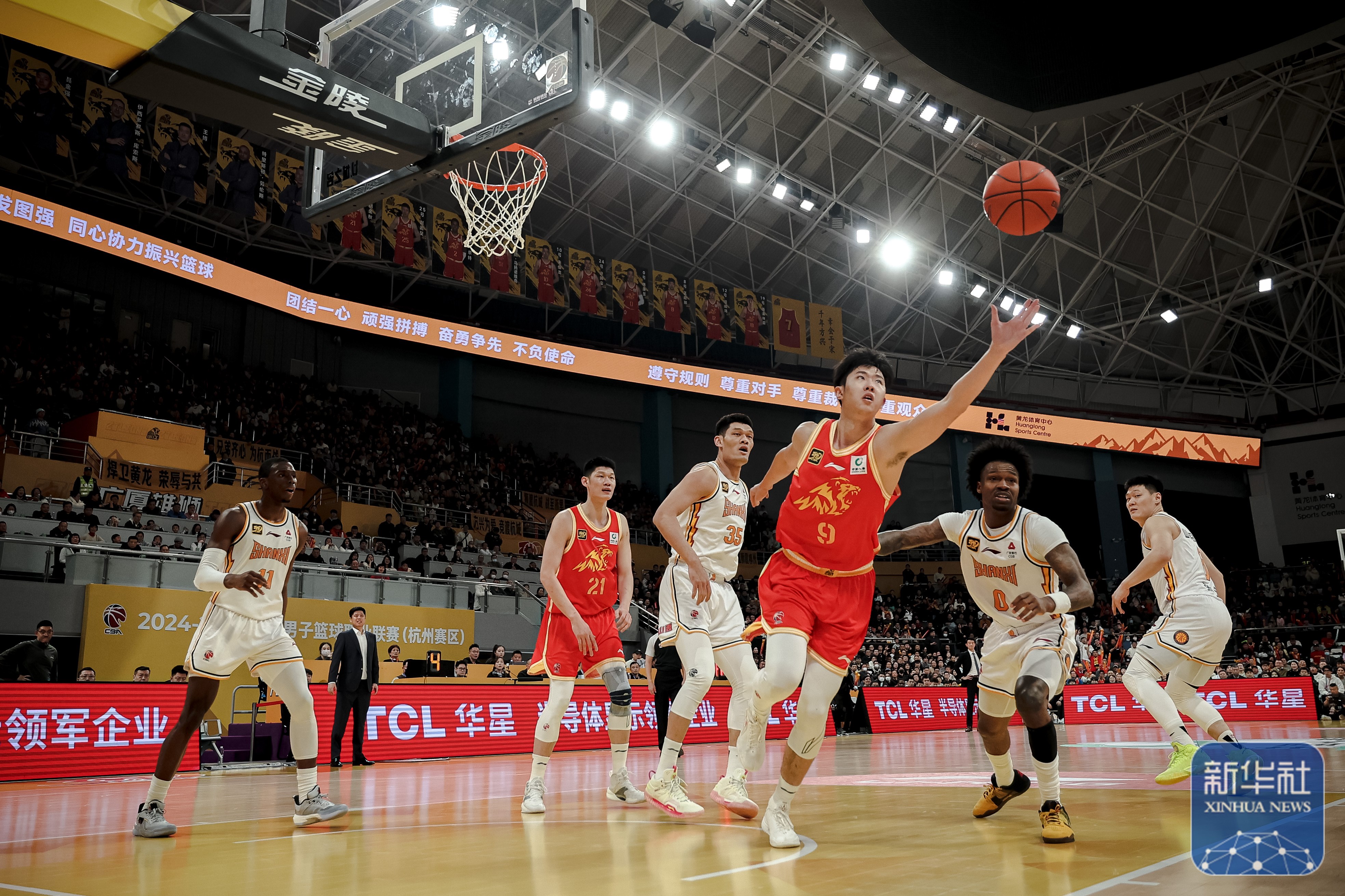 队员们体现出色默契,取得成功 队员们体现出色默契,取得成功