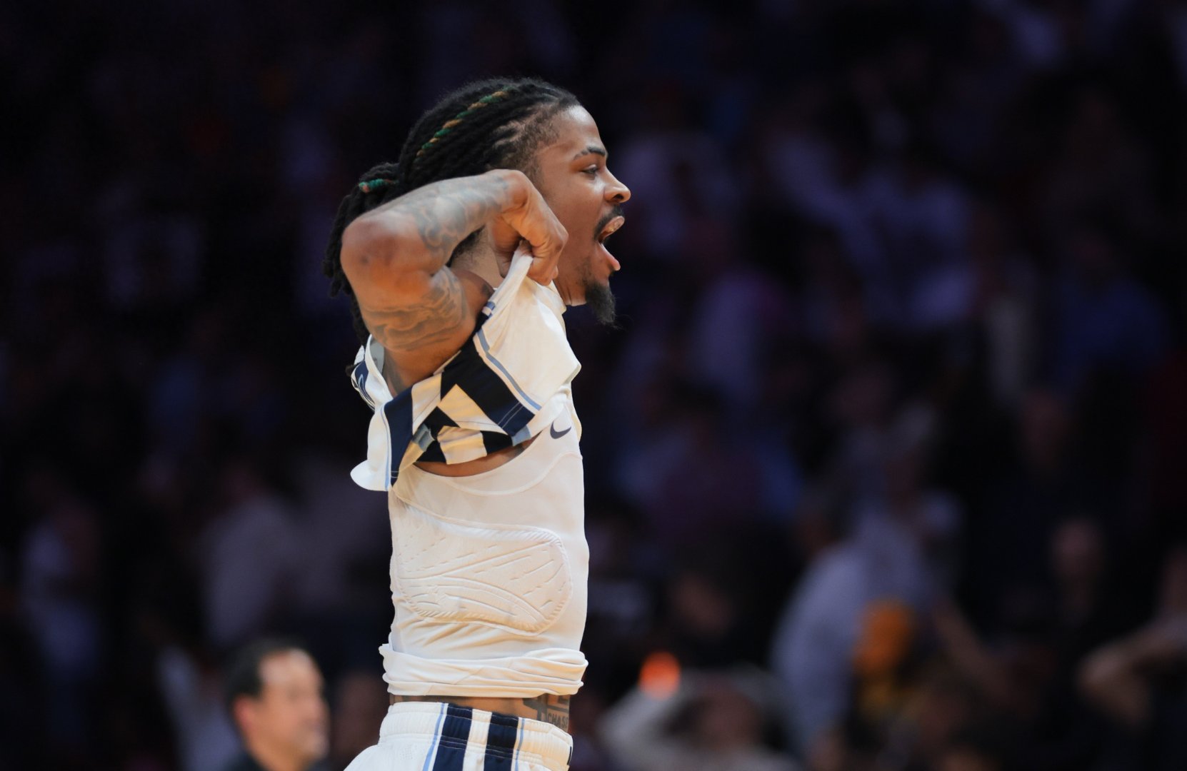 球队在客场比赛中巧克力进步