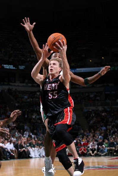 球队在客场比赛中巧克力进步