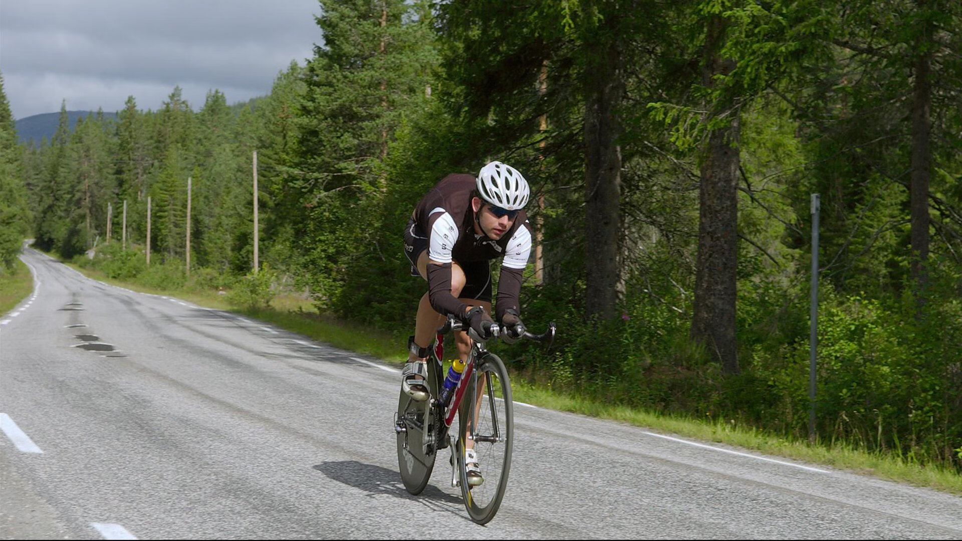 李刚仁掌控全场，比利亚雷亚尔对阵芬兰一役中的战术核心与比赛走势解析