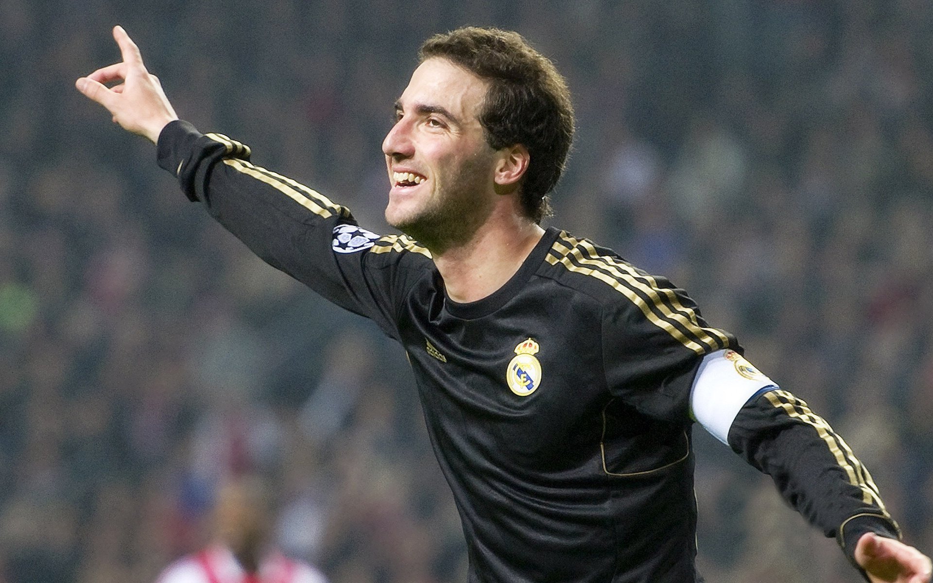 突尼斯防守锁死哥伦比亚,布雷默在意甲焦点战接管比赛,现代足球防守艺术的两种极致表达